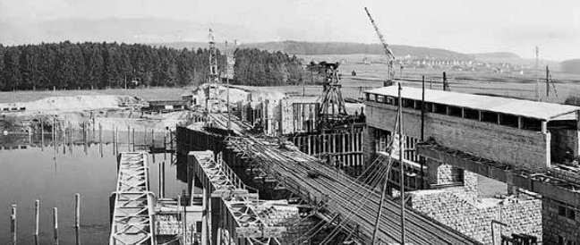 Das Regulierwehr Port während seines Baus, aus «Regulierwehr Port», AWA.